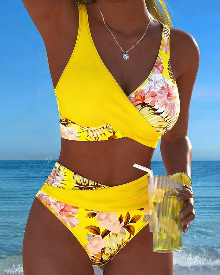 Freya - Bikini met Contrasterende Bloemenprint en Sleuf