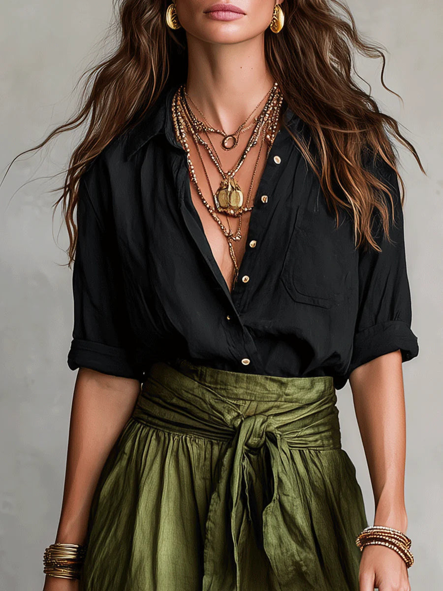 Lyla - Twee-delige Set: Zwarte T-Shirt en Olijfgroene Midi Rok