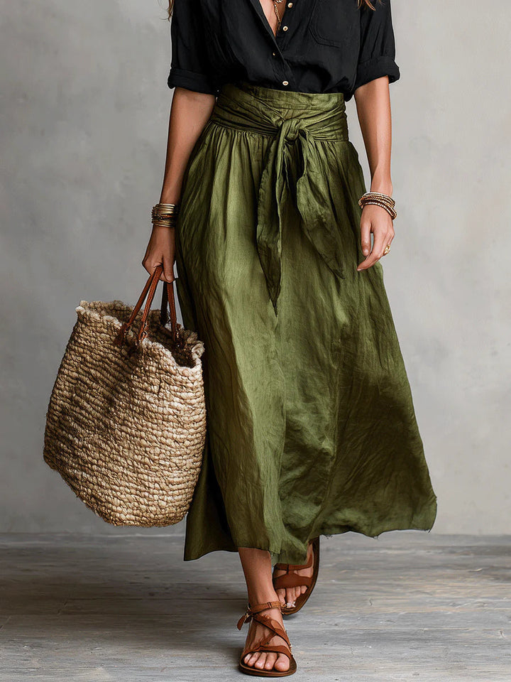 Lyla - Twee-delige Set: Zwarte T-Shirt en Olijfgroene Midi Rok