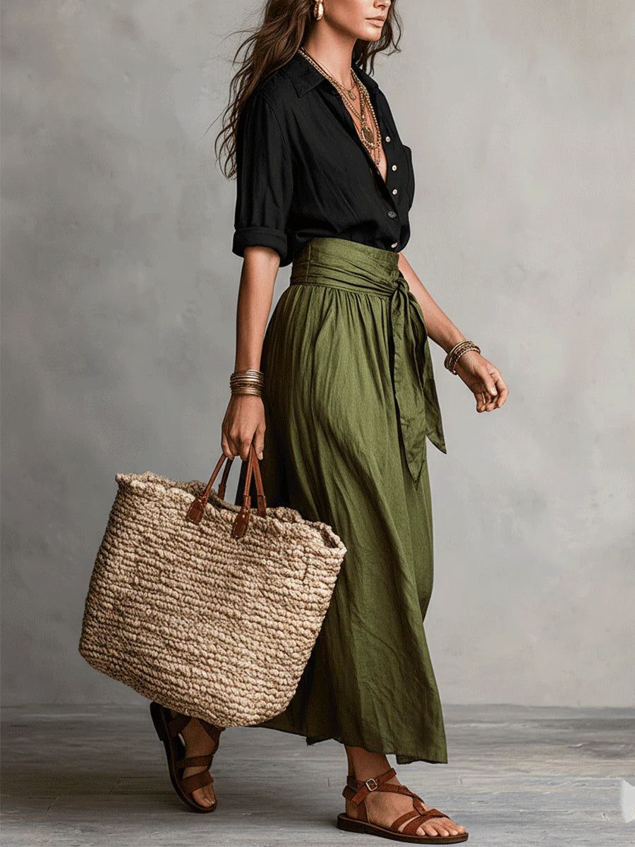 Lyla - Twee-delige Set: Zwarte T-Shirt en Olijfgroene Midi Rok