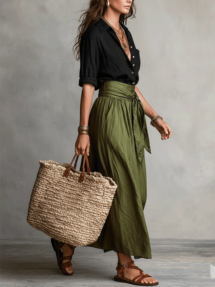 Lyla - Twee-delige Set: Zwarte T-Shirt en Olijfgroene Midi Rok