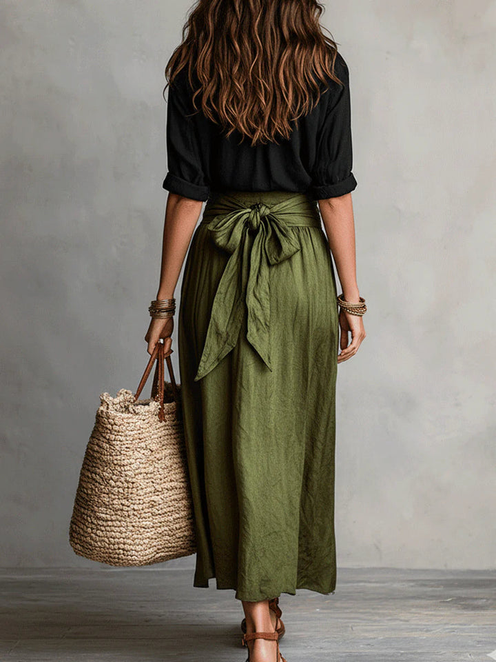 Lyla - Twee-delige Set: Zwarte T-Shirt en Olijfgroene Midi Rok